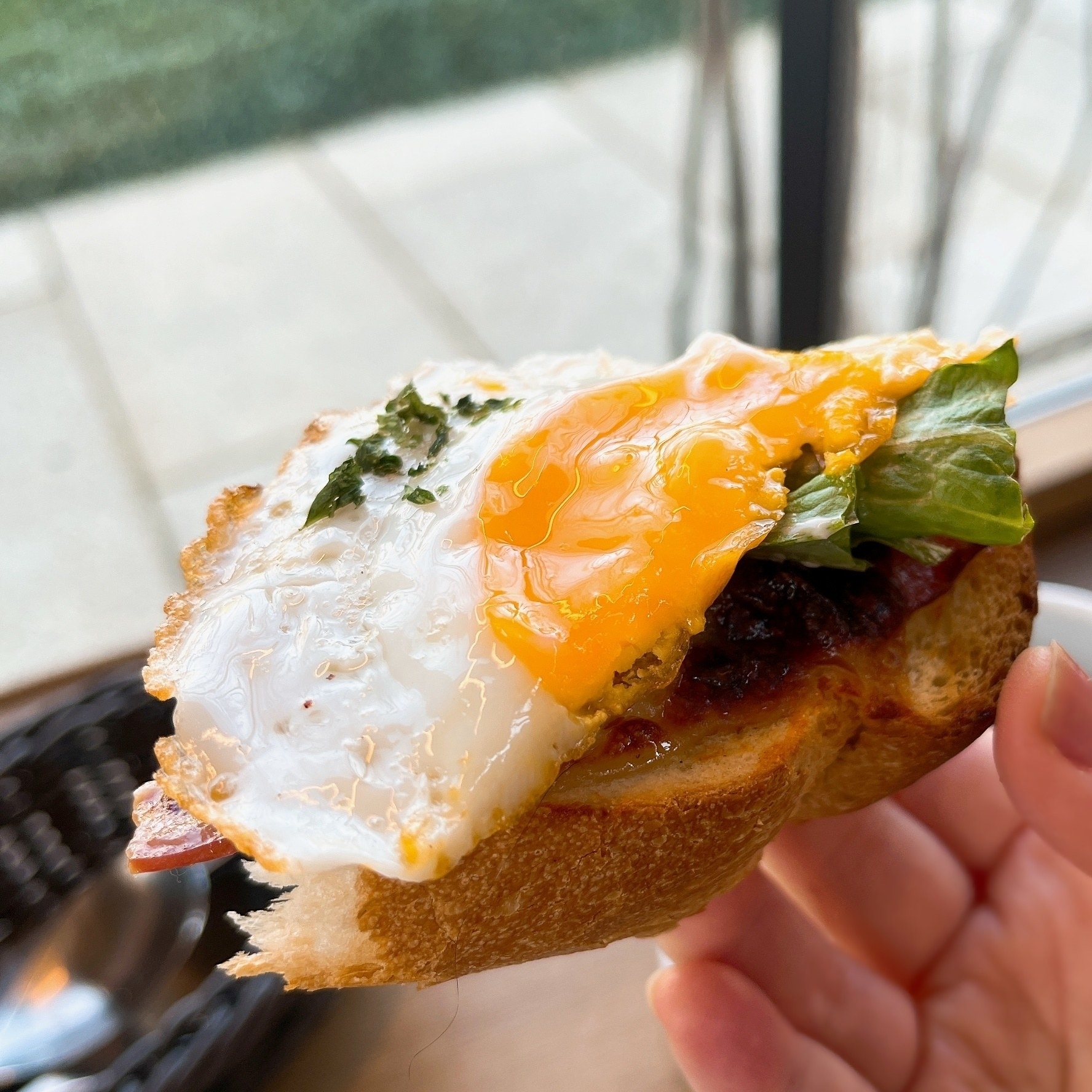 星乃珈琲店のおすすめモーニング「ハムエッグトースト」