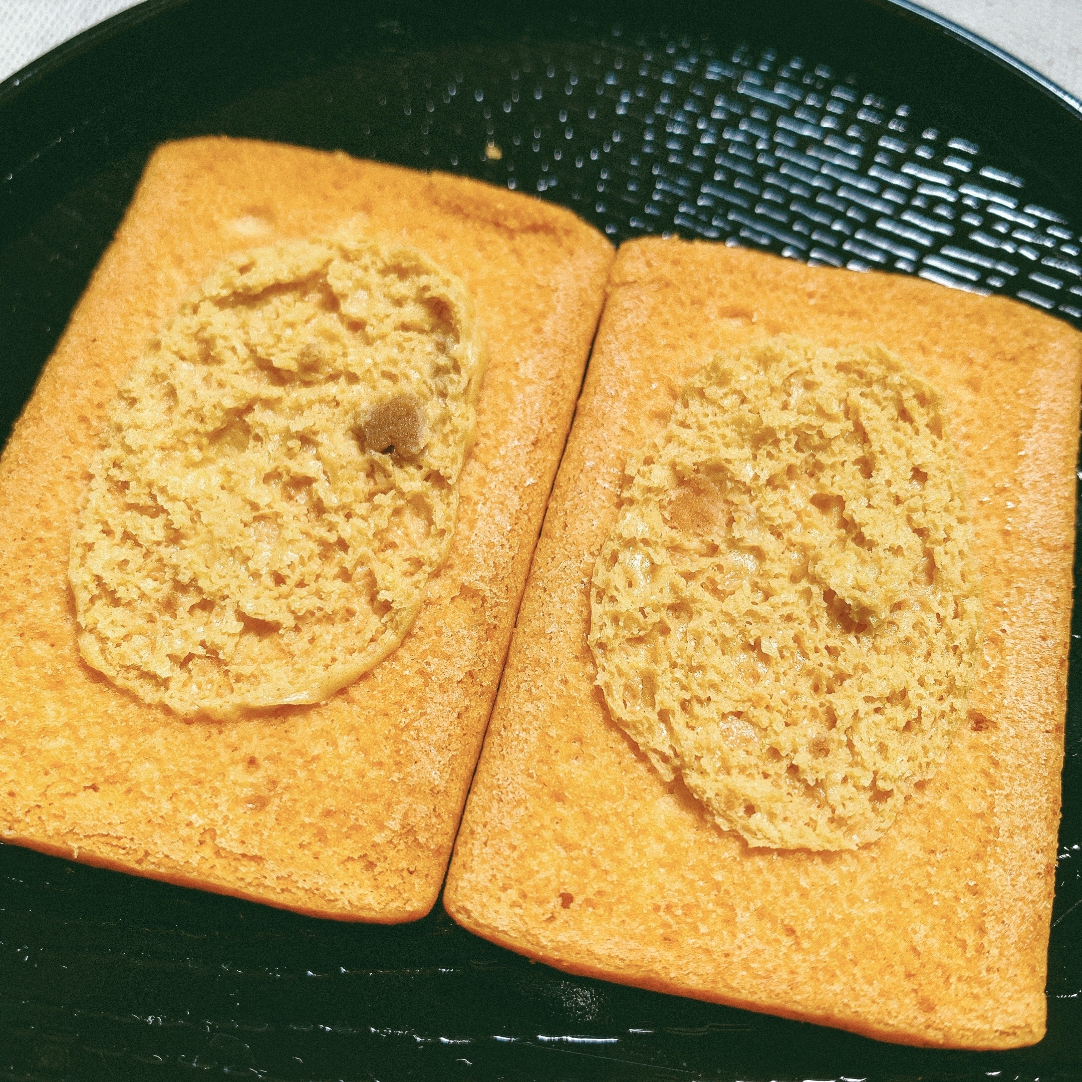 3COINS（スリーコインズ）のおすすめのお菓子「秋を感じるさつまいものクリームサンド」