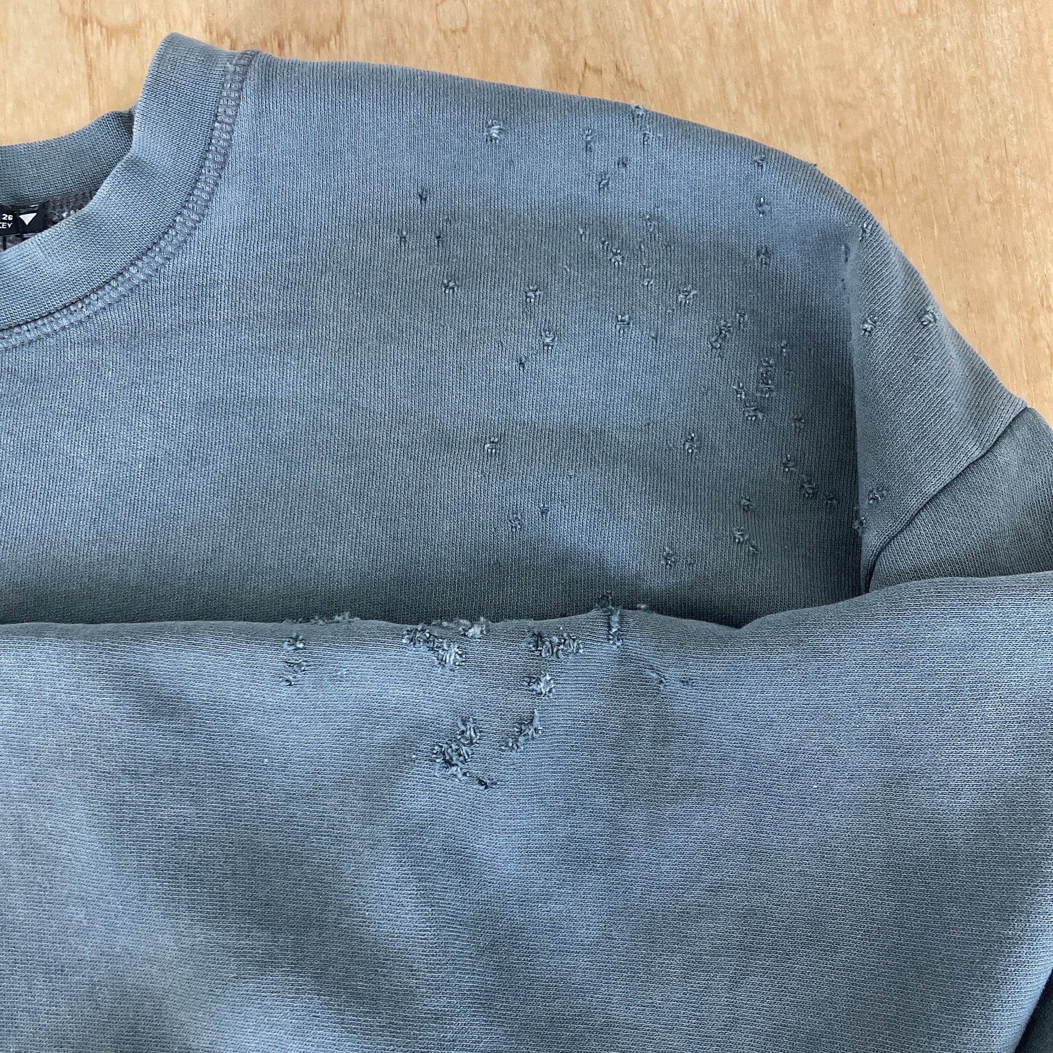 ZARA(ザラ)のおすすめスウェット「ダメージ フェイドエフェクト スウェットシャツ」