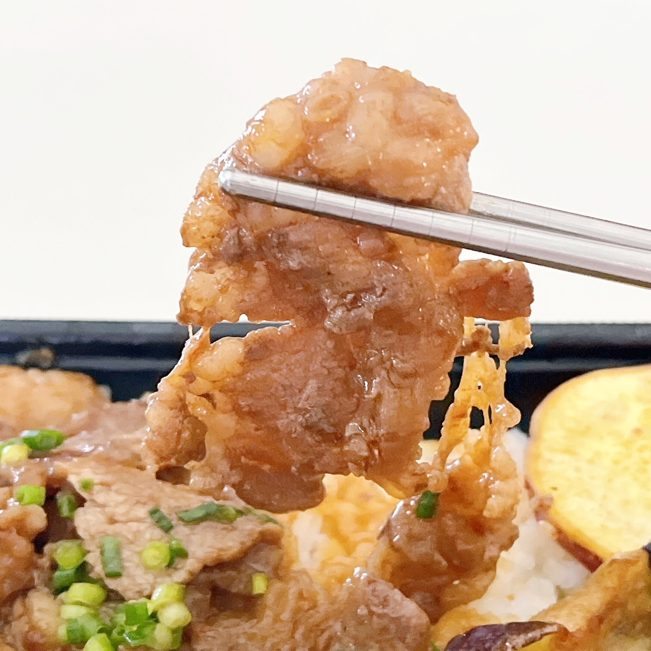 ほっともっとのオススメの期間限定「～ブラックアンガスビーフ～ 牛カルビ重（特製甘辛焼肉ダレ）」