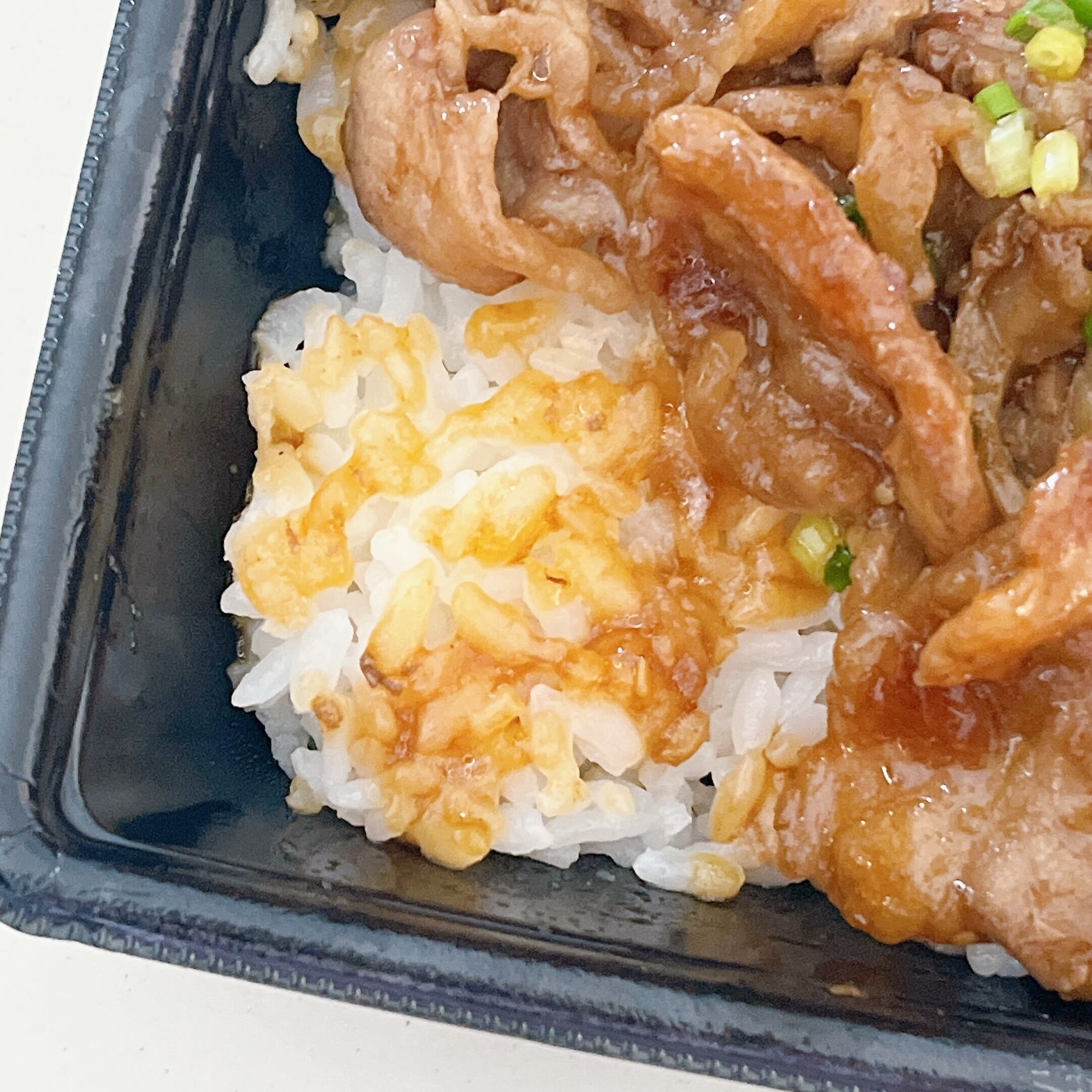 ほっともっとのオススメの期間限定「～ブラックアンガスビーフ～ 牛カルビ重（特製甘辛焼肉ダレ）」