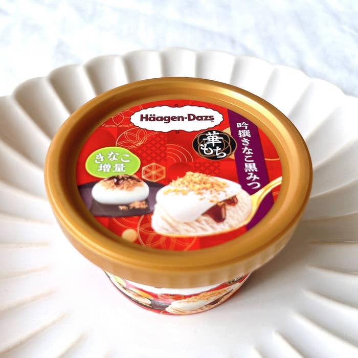 セブンイレブンのオススメのスイーツ「ハーゲンダッツ 華もち 吟撰きなこ黒みつ」