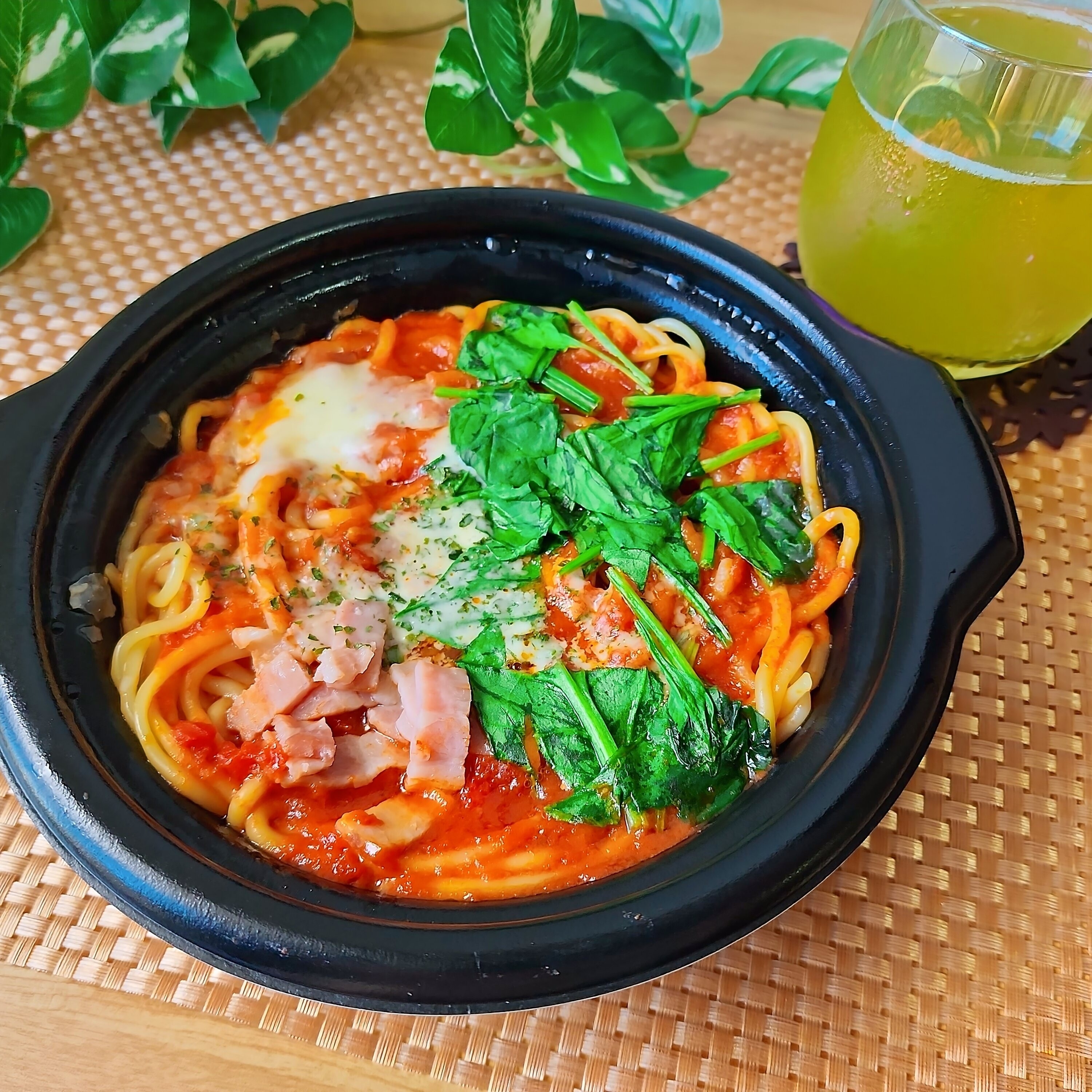 LAWSON(ローソン)のおすすめフード「ホッとな スープパスタ〜ベーコンとピリ辛トマト〜」