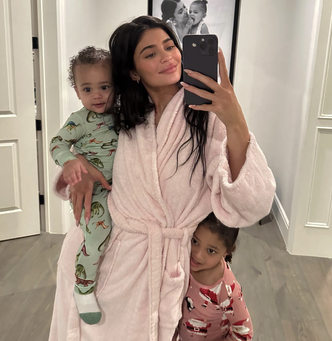 kylie taking a mirror selfie with her kids