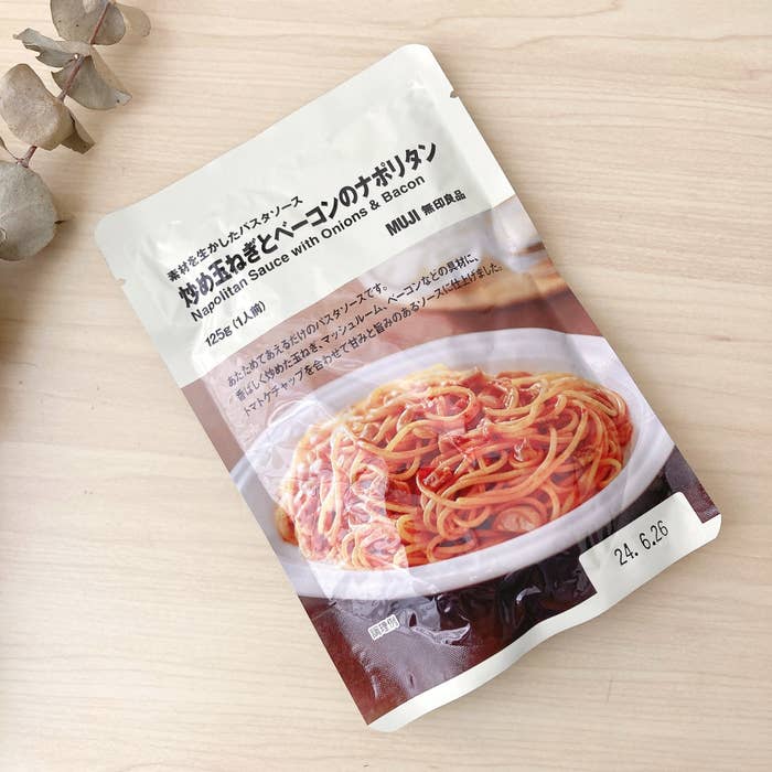 無印良品のオススメのレトルト食品「素材を生かしたパスタソース 炒め玉ねぎとベーコンのナポリタン」