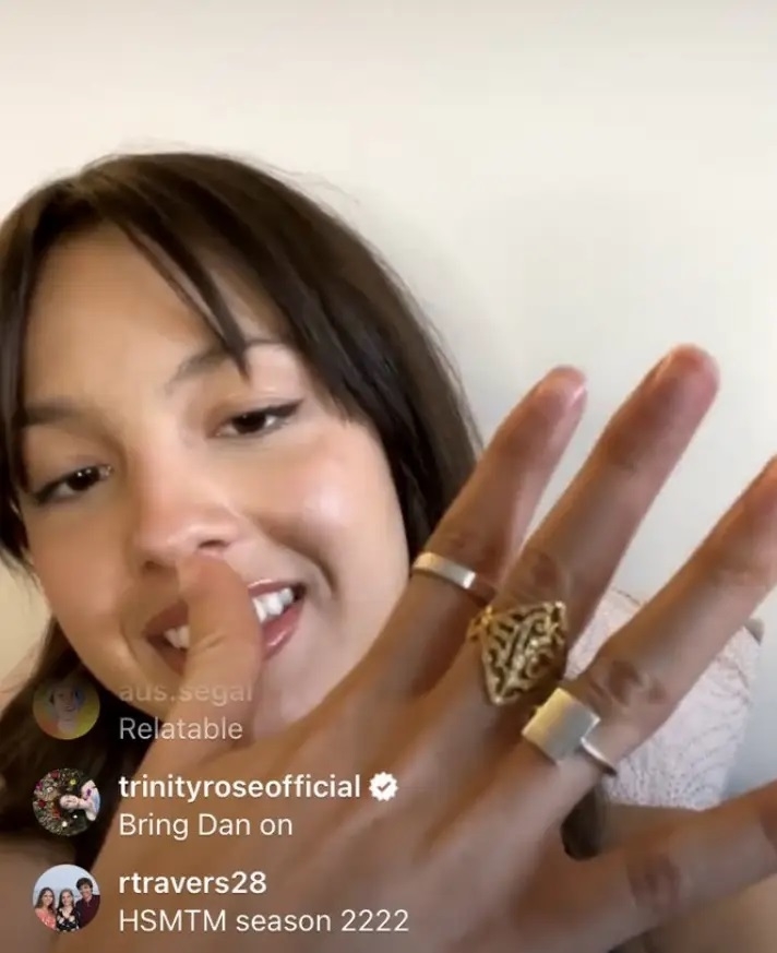 Olivia shows the ring Taylor gave her