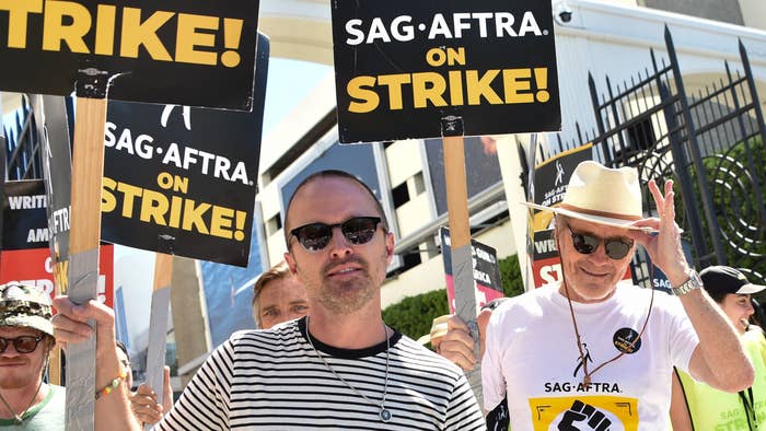 aaron paul and bryan cranston at sag protest