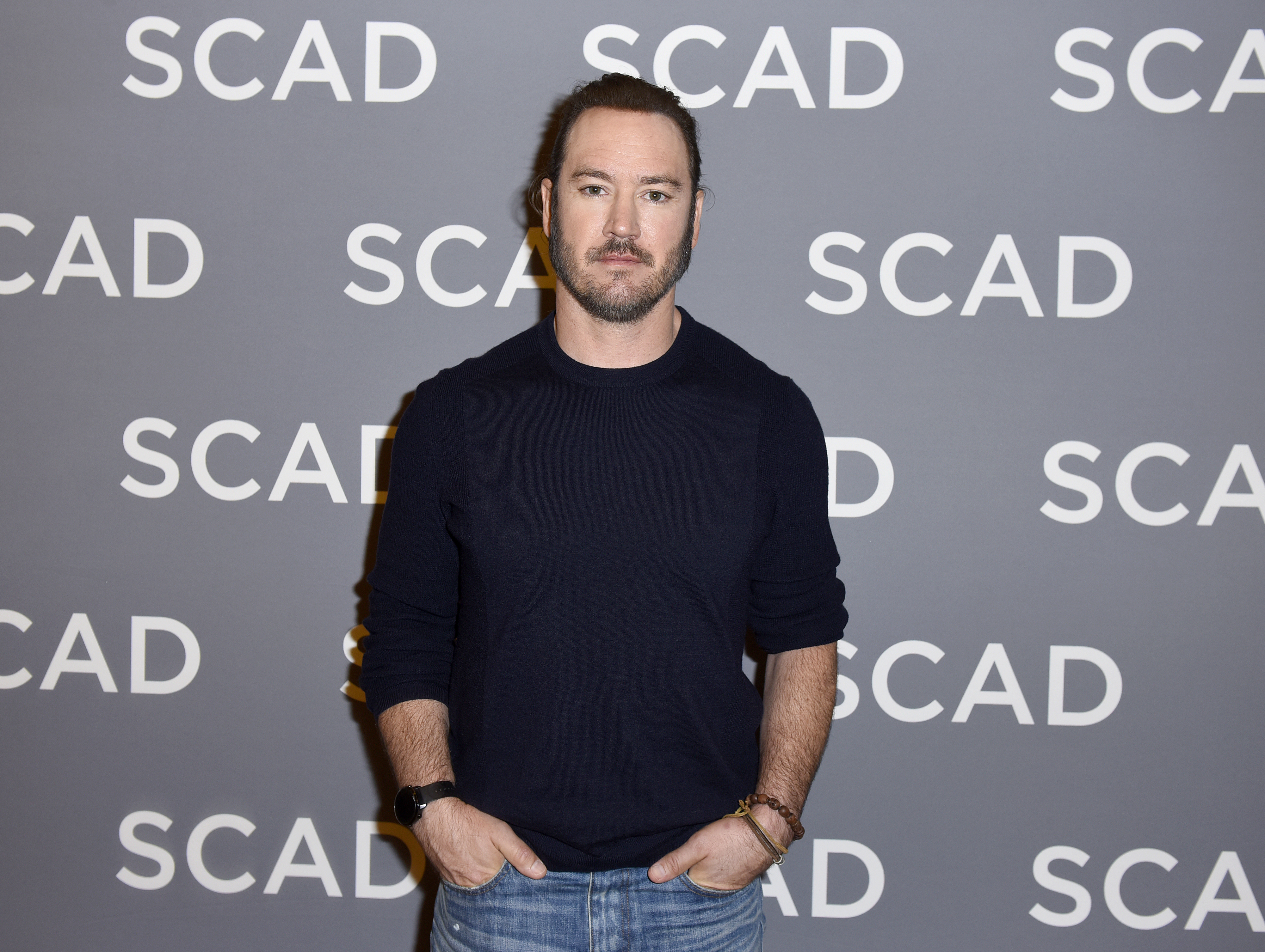 Mark-Paul Gosselaar on the red carpet with his hands in his jeans pockets