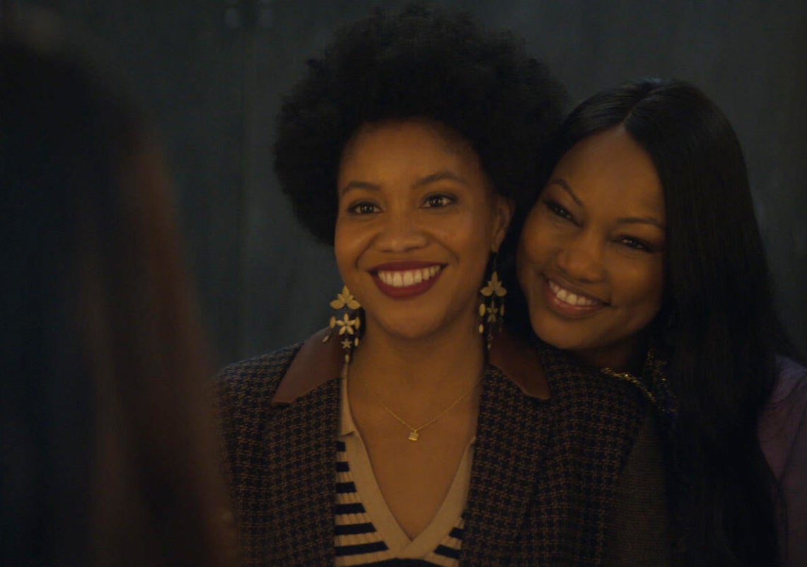 Nella and Diana smile into a mirror