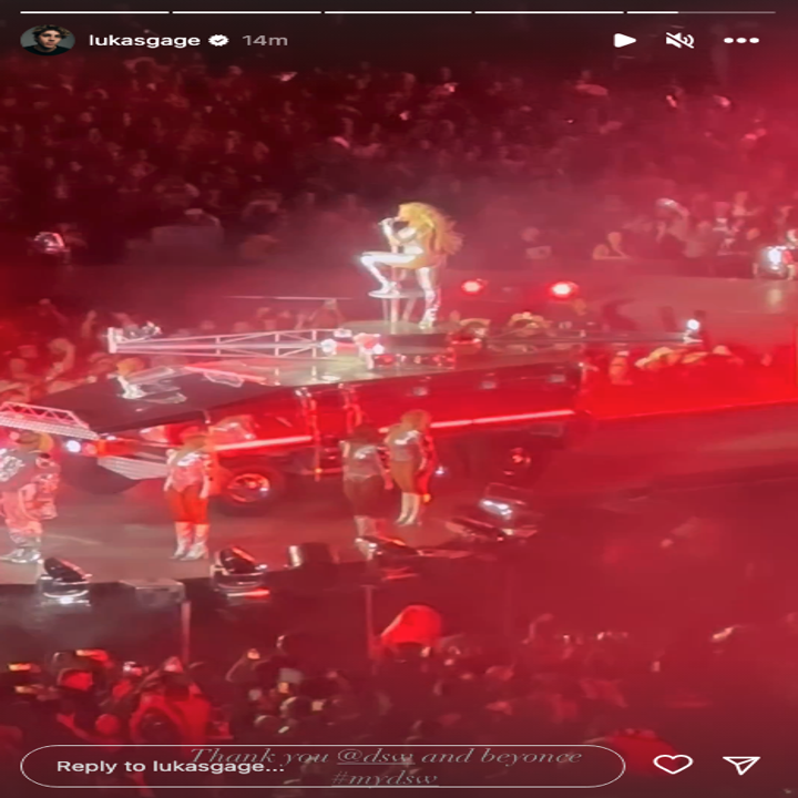 Screenshot of Beyoncé onstage