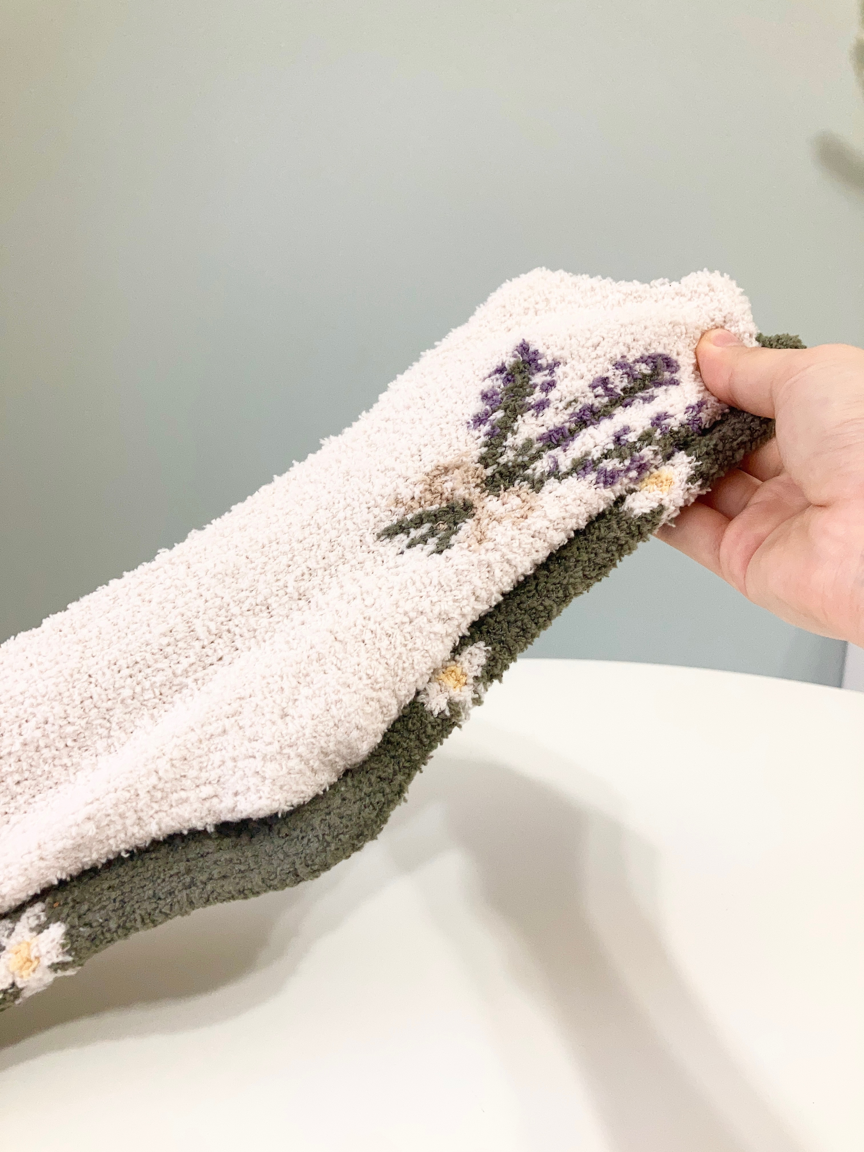 DAISO(ダイソー)の「ルームソックス(ドライフラワー、花総柄)」