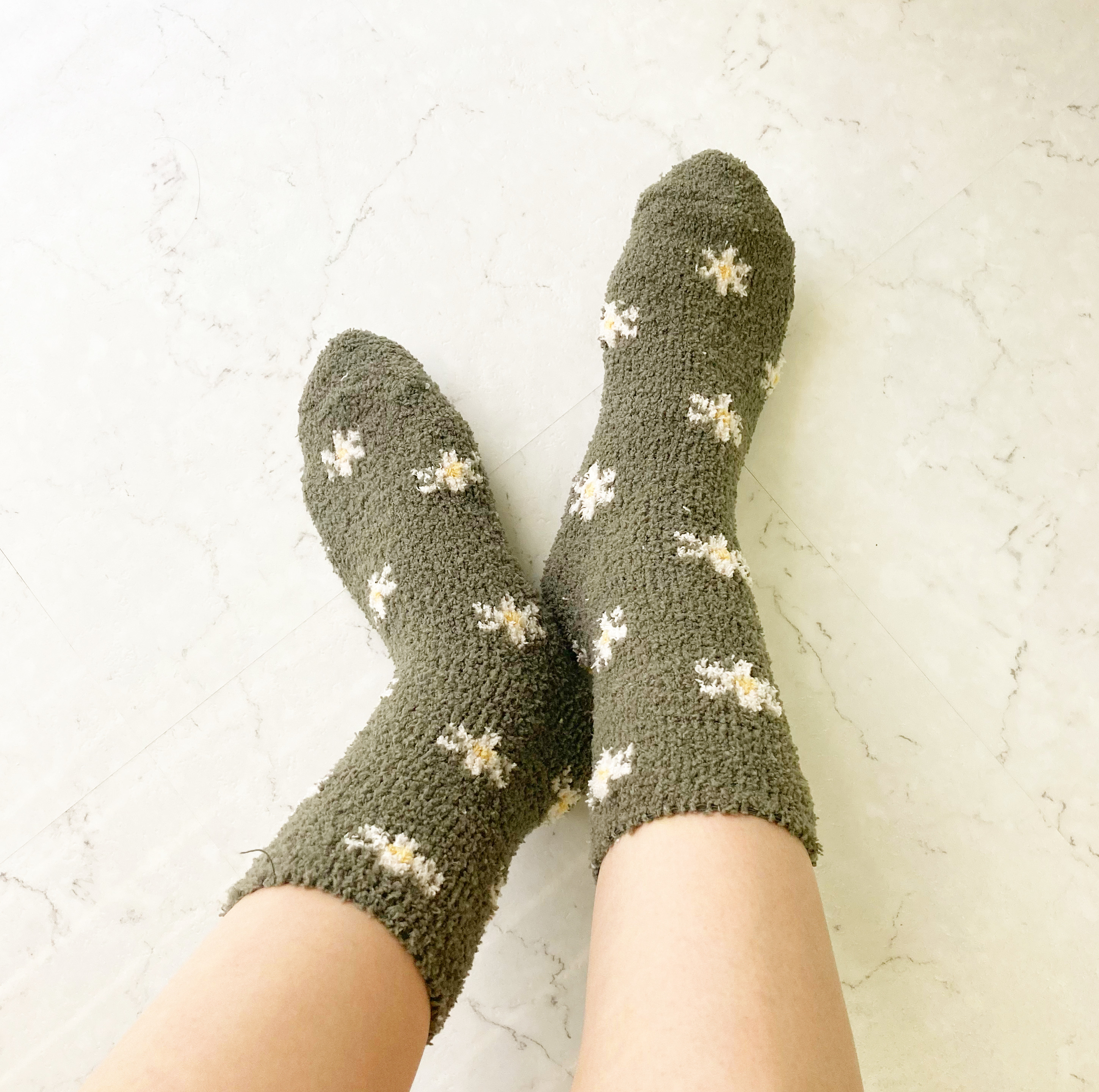 DAISO(ダイソー)の「ルームソックス(ドライフラワー、花総柄)」