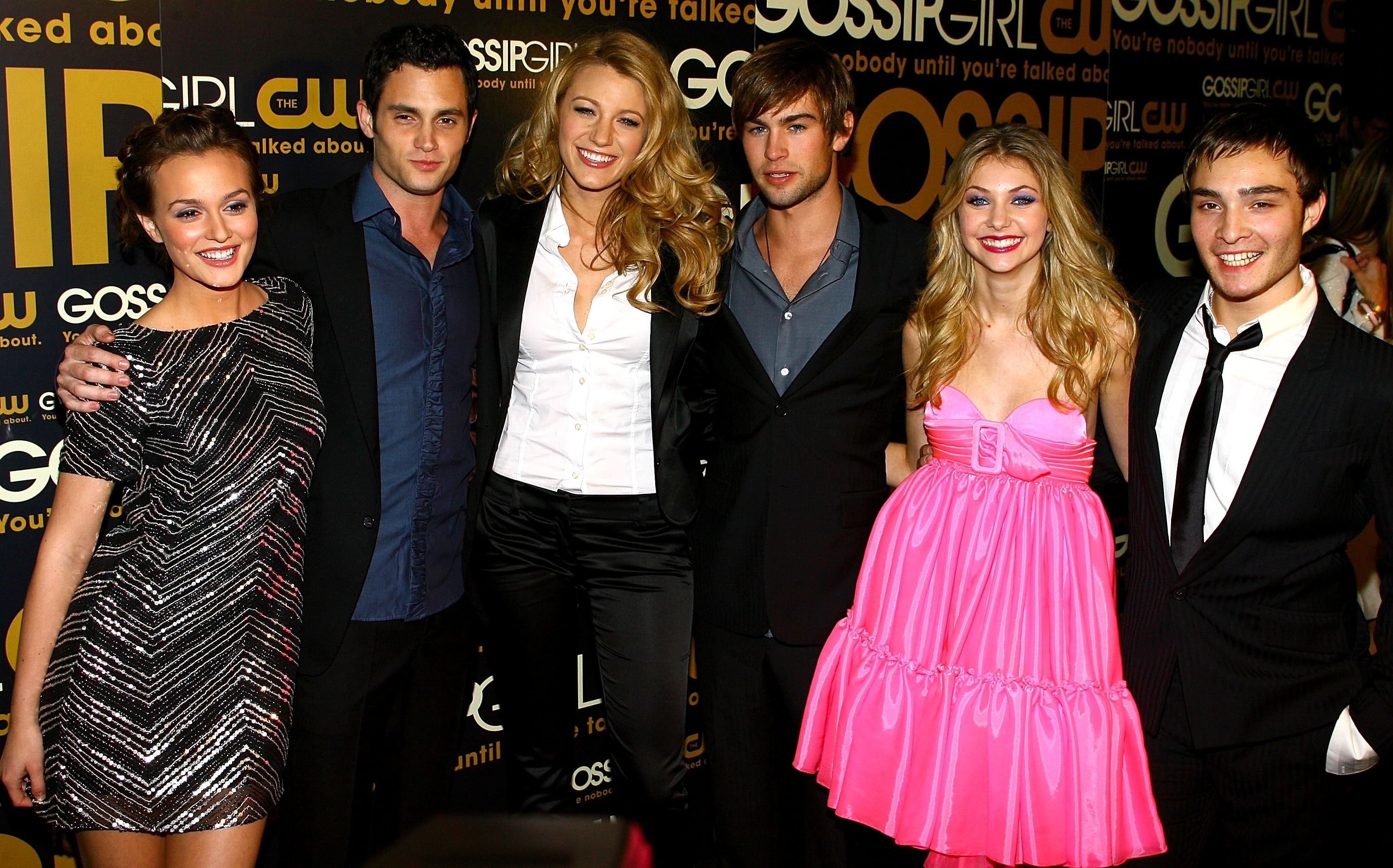 The cast of &quot;Gossip Girl&quot; smile on the red carpet