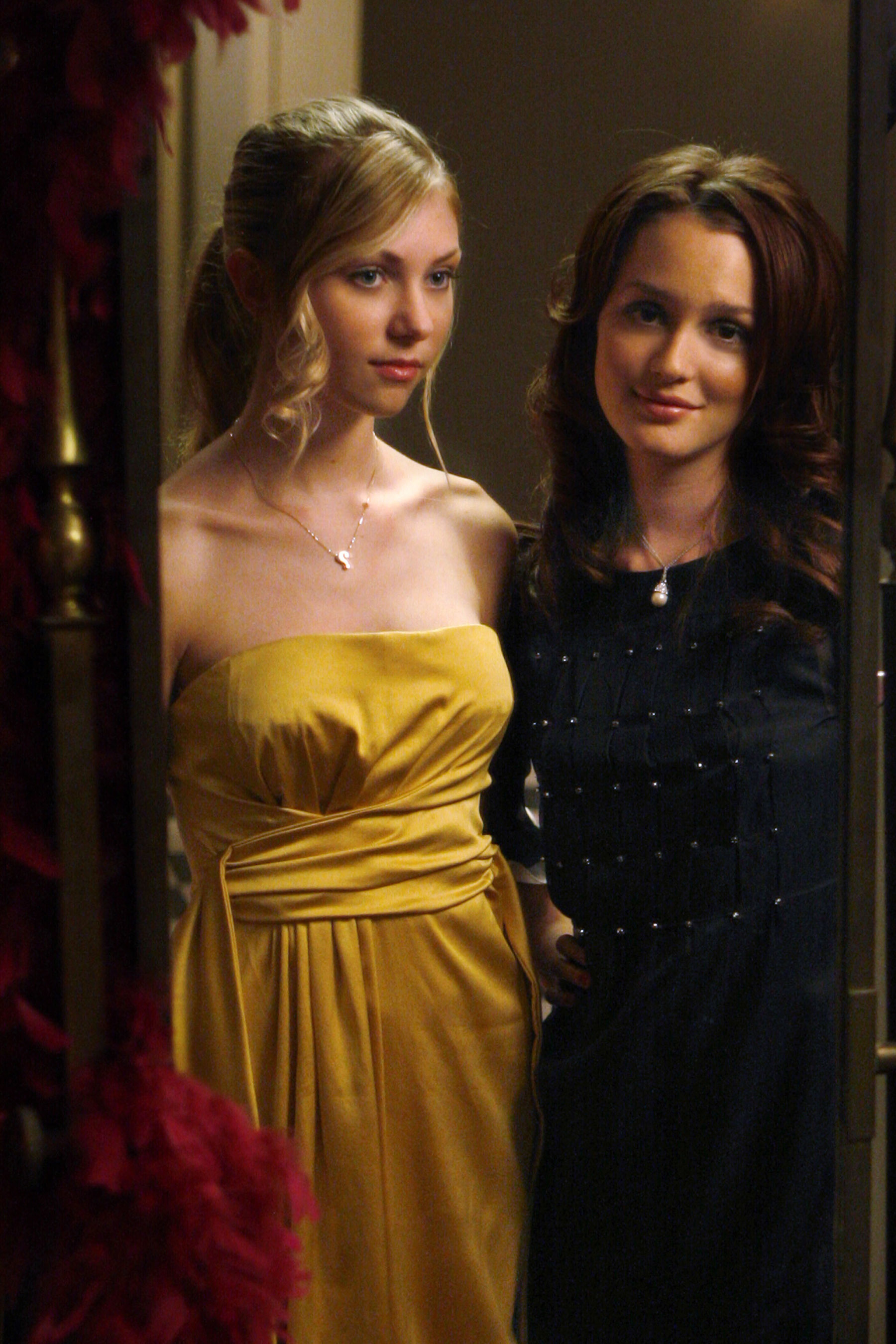 Jenny standing next to another girl and looking in a mirror in a scene from &quot;Gossip Girl&quot;