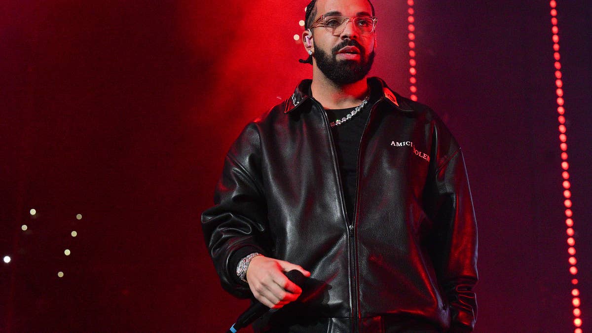 A fan caught Drizzy's attention at the rapper's latest tour stop in Vegas by holding up a sign that read, 'I spent my furniture money on your two shows, OVO for life.'