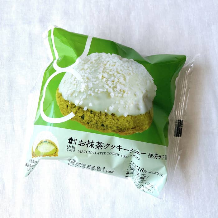ローソンのオススメの商品「お抹茶クッキーシュー（抹茶ラテ風）」