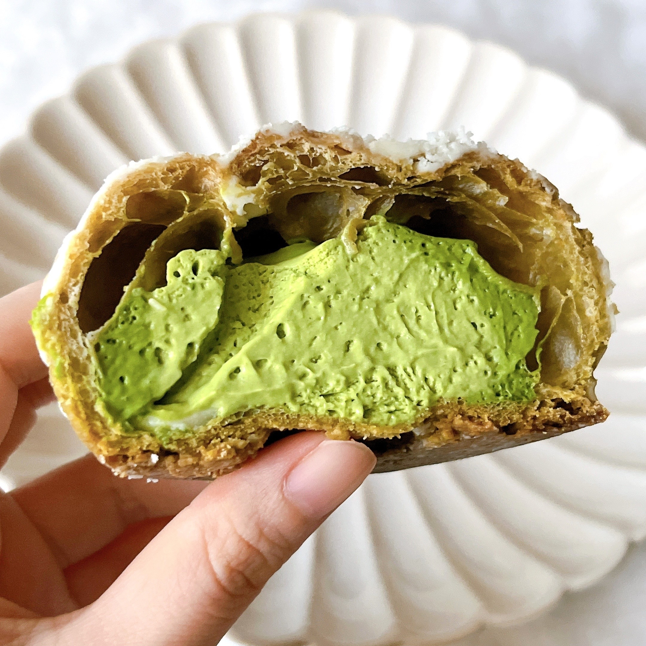 ローソンのオススメの商品「お抹茶クッキーシュー(抹茶ラテ風)」