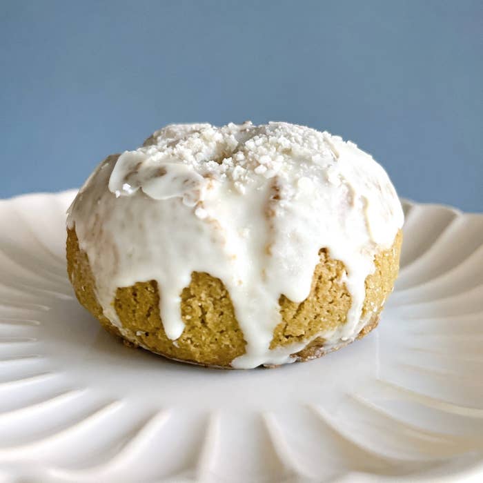 ローソンのオススメの商品「お抹茶クッキーシュー（抹茶ラテ風）」