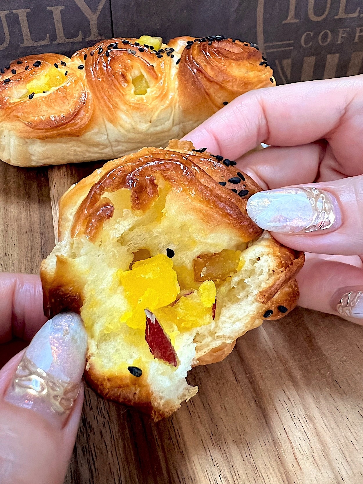 Tully's Coffee（タリーズコーヒー）のおすすめメニュー「しっとりOIMOトリプルロール」