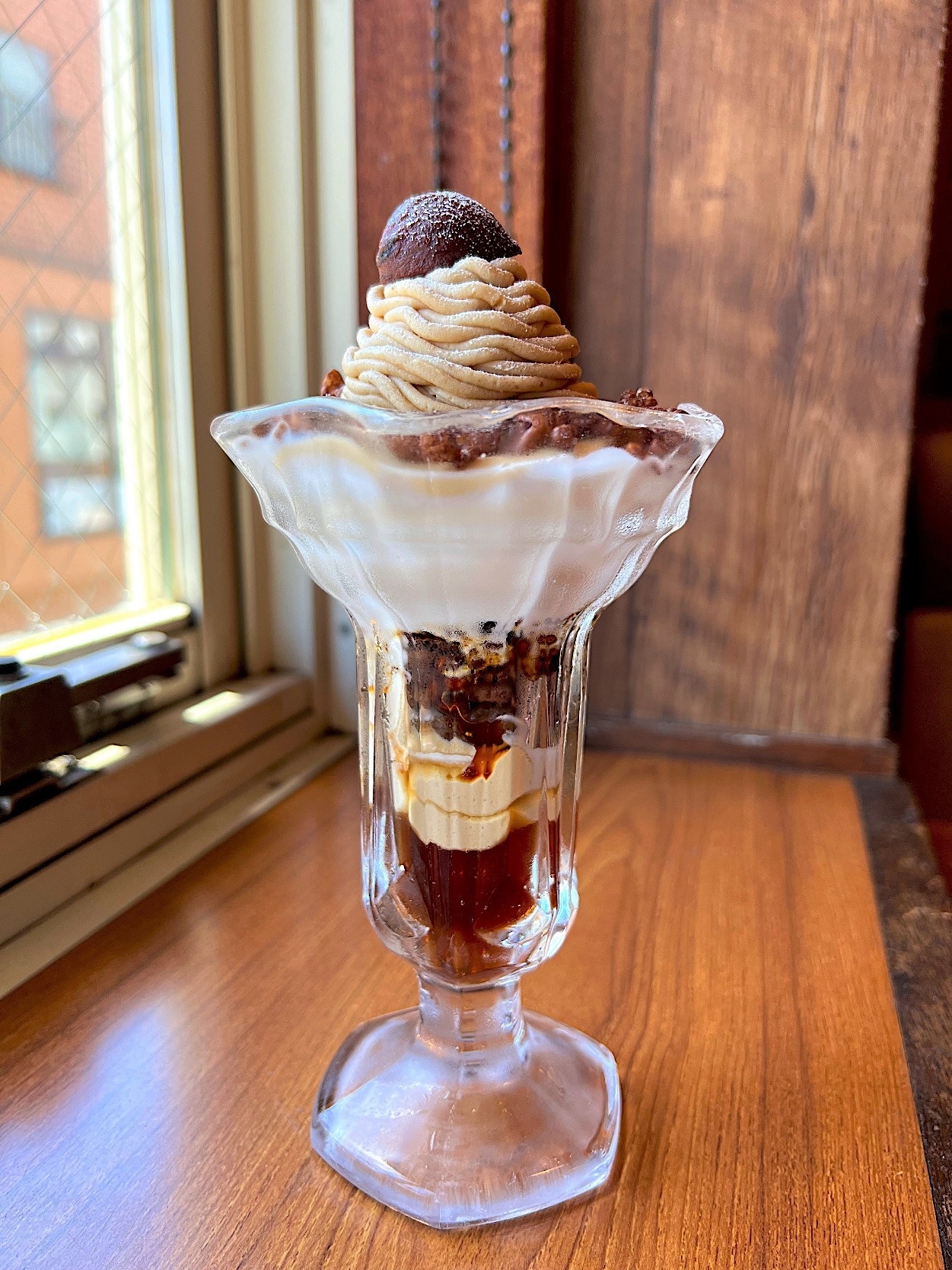 びっくりドンキーのおすすめメニュー「モンブランパフェ」