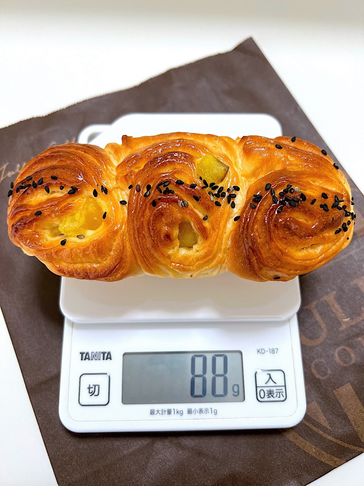 Tully's Coffee（タリーズコーヒー）のおすすめメニュー「しっとりOIMOトリプルロール」