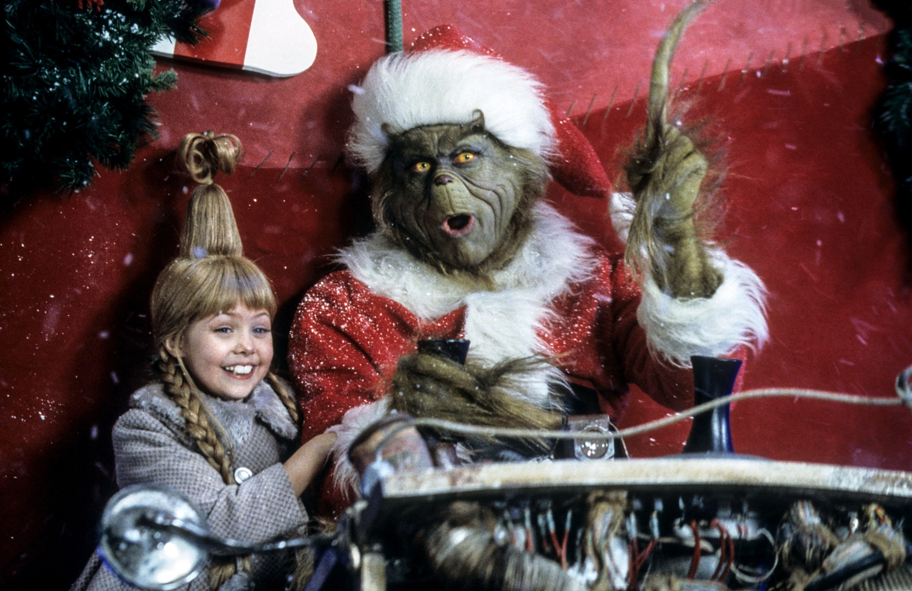 Taylor Momsen with Jim Carrey as the Grinch in The Grinch