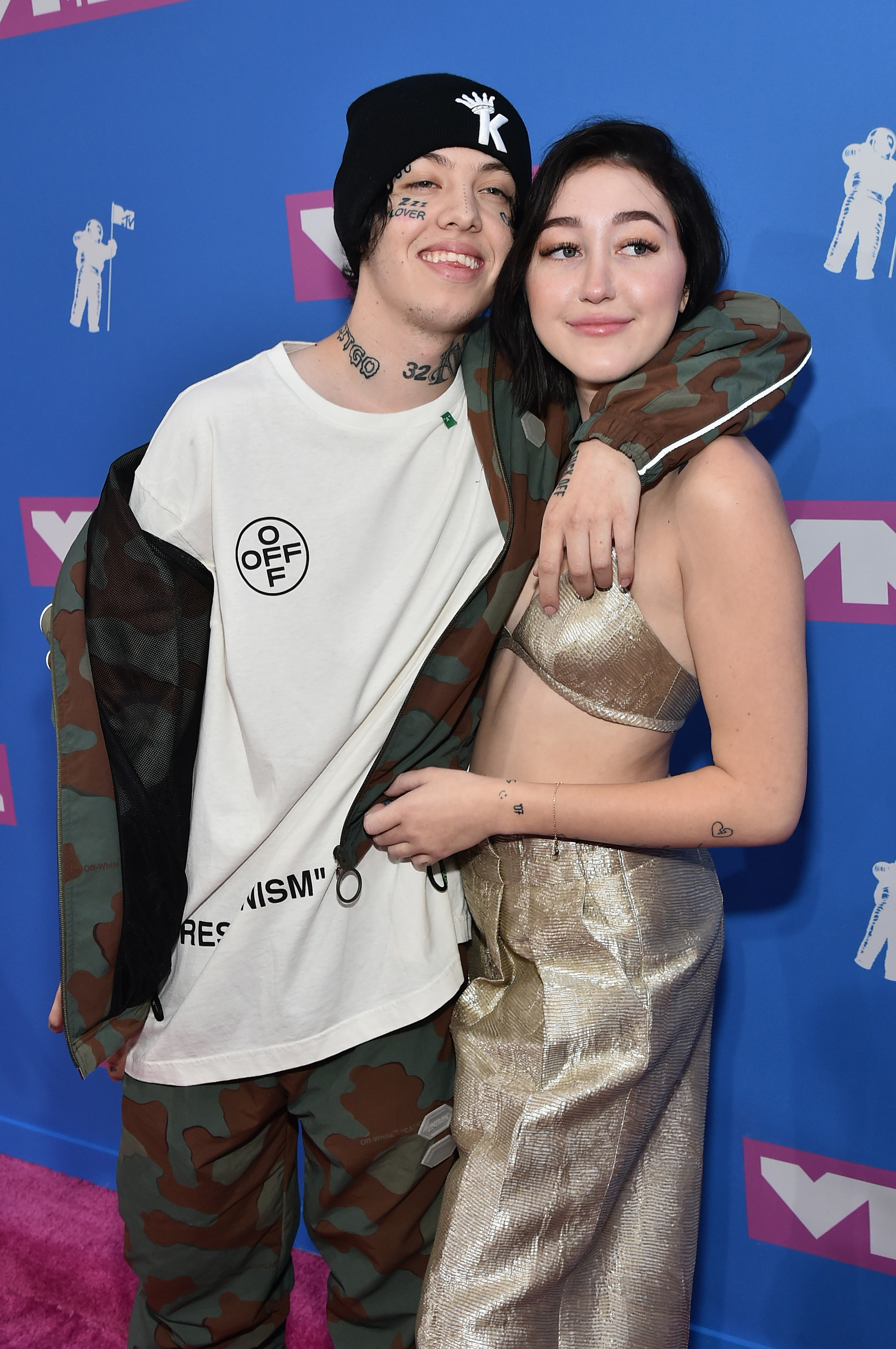 lil xan with his arm around noah