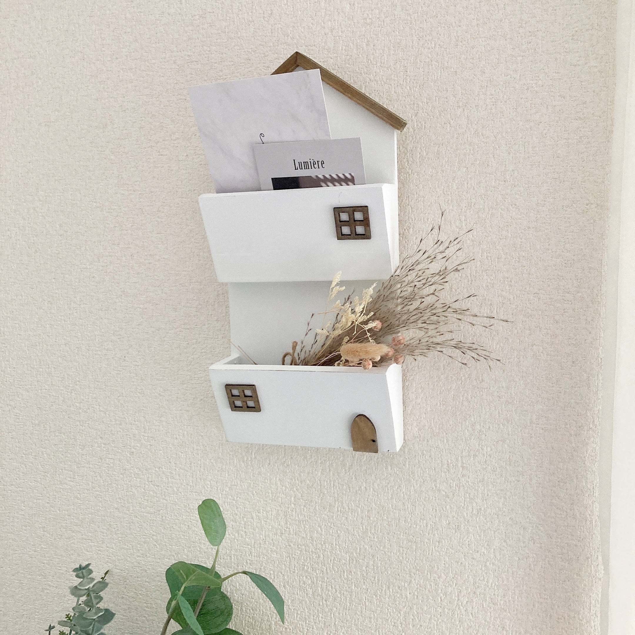 salut!(サリュ)のオススメの便利グッズ「【お家の中の小さなおうち】おうちはがき収納ラック」