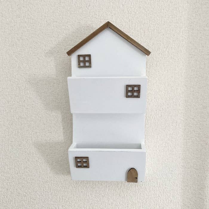 salut!(サリュ)のオススメの便利グッズ「【お家の中の小さなおうち】おうちはがき収納ラック」