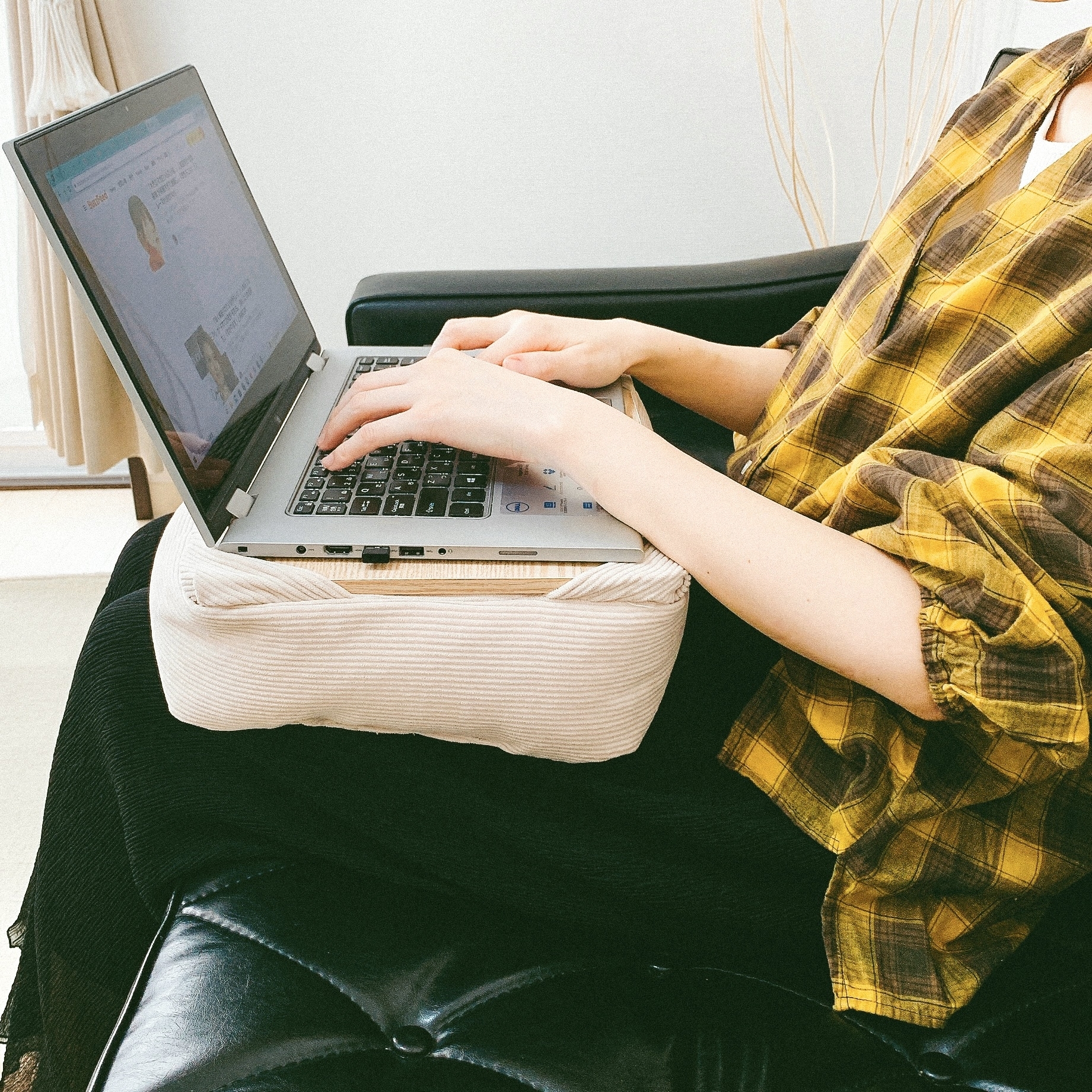 3COINS(スリーコインズ)のおすすめの便利グッズ「【cozyroom】テーブルクッション」