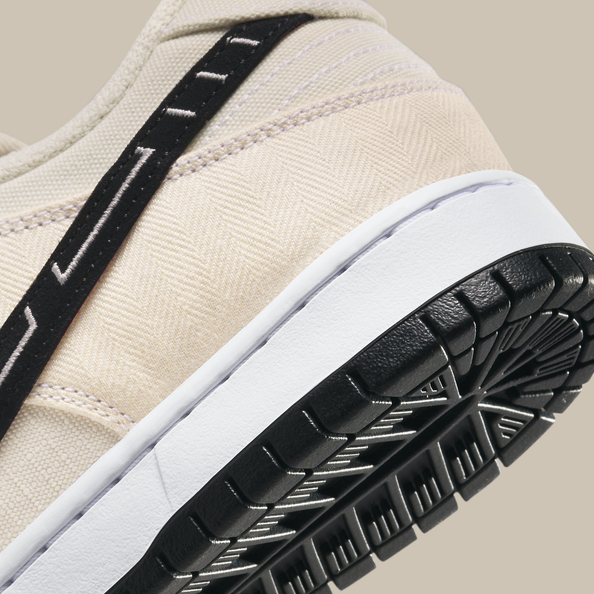 Albino &amp; Preto x Nike SB Dunk Low Release Date FD2627-200 Heel Detail