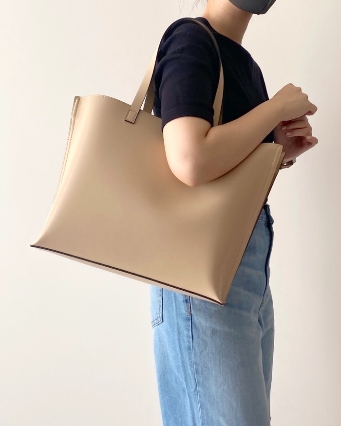 GU(ジーユー)のおすすめアイテム「ライトトートバッグ+E」