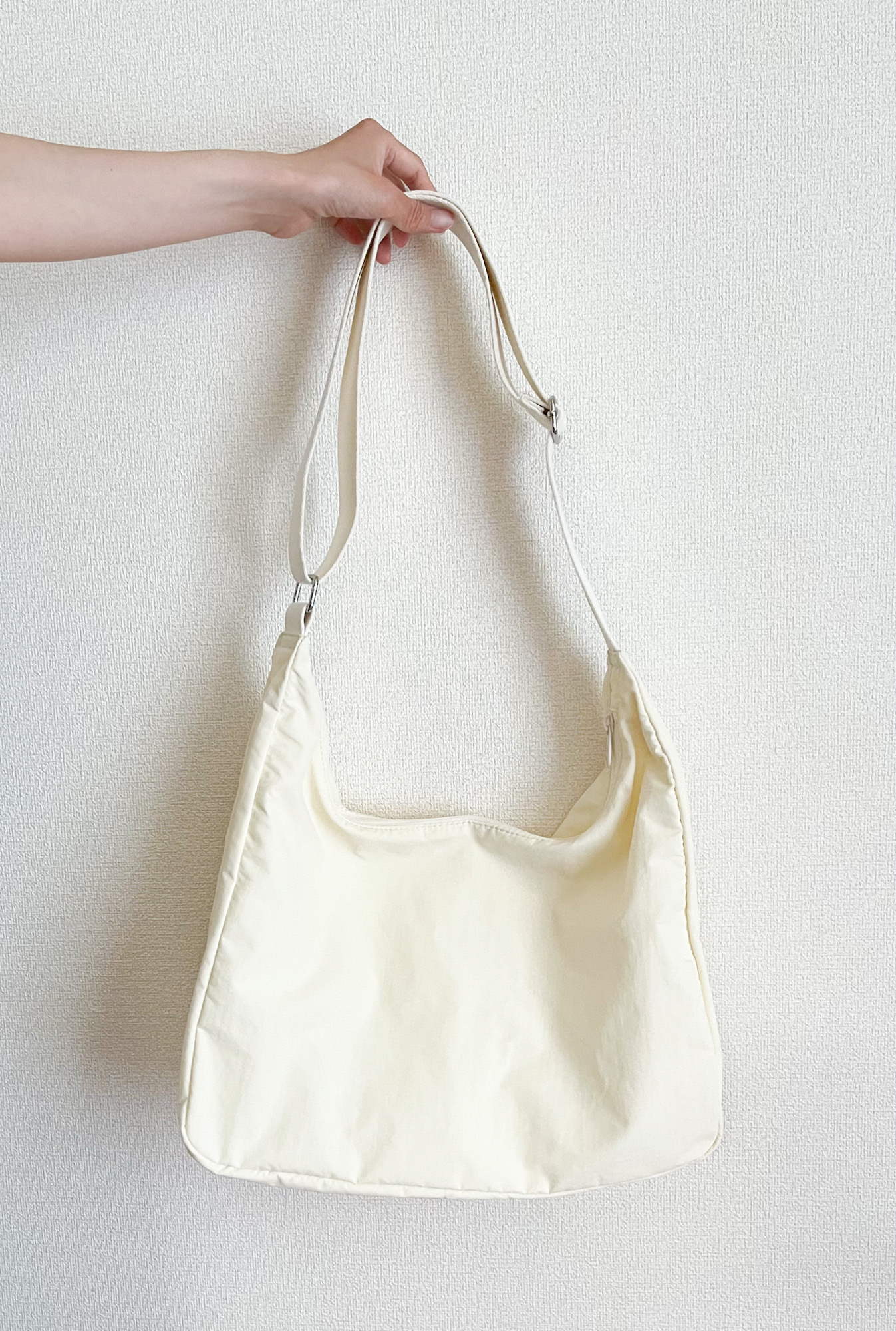 GU（ジーユー）のおすすめアイテム「ラウンドショルダーバッグ」