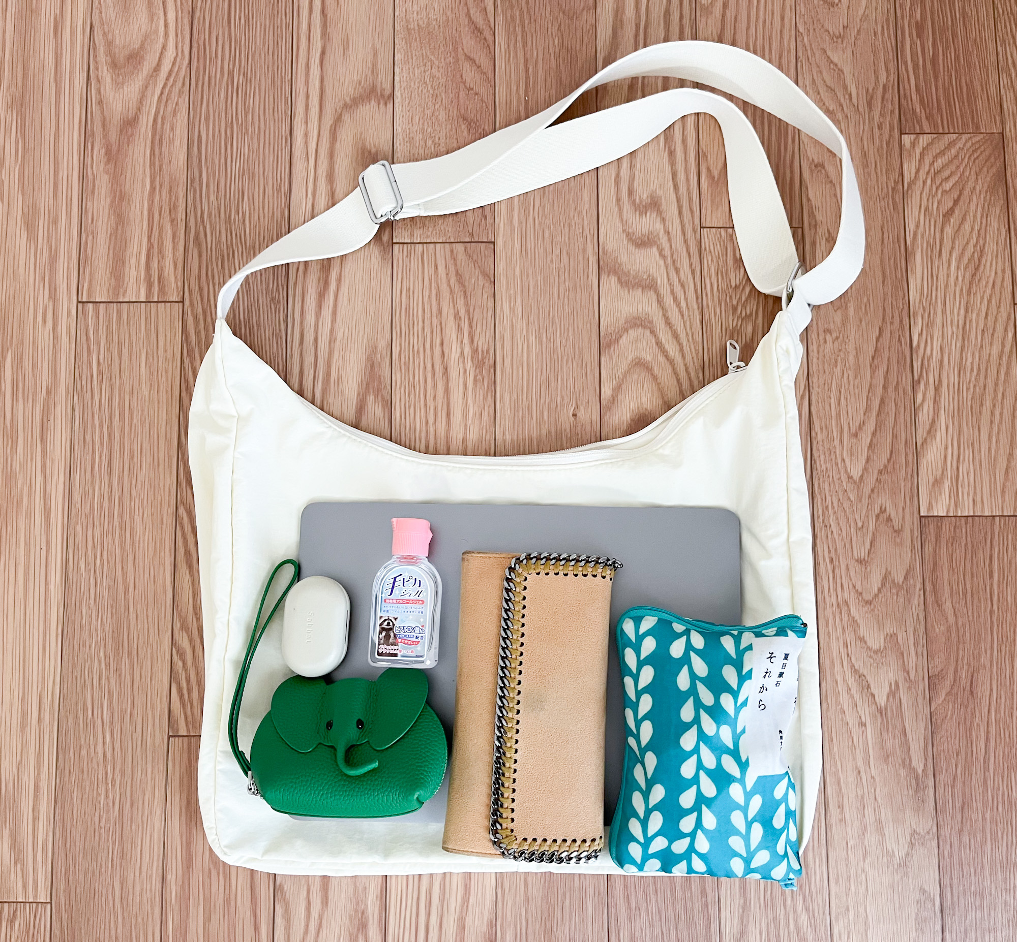 GU（ジーユー）のおすすめアイテム「ラウンドショルダーバッグ」