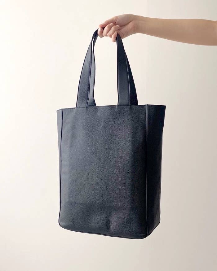 GU（ジーユー）のおすすめアイテム「リアルレザートートバッグ+E」