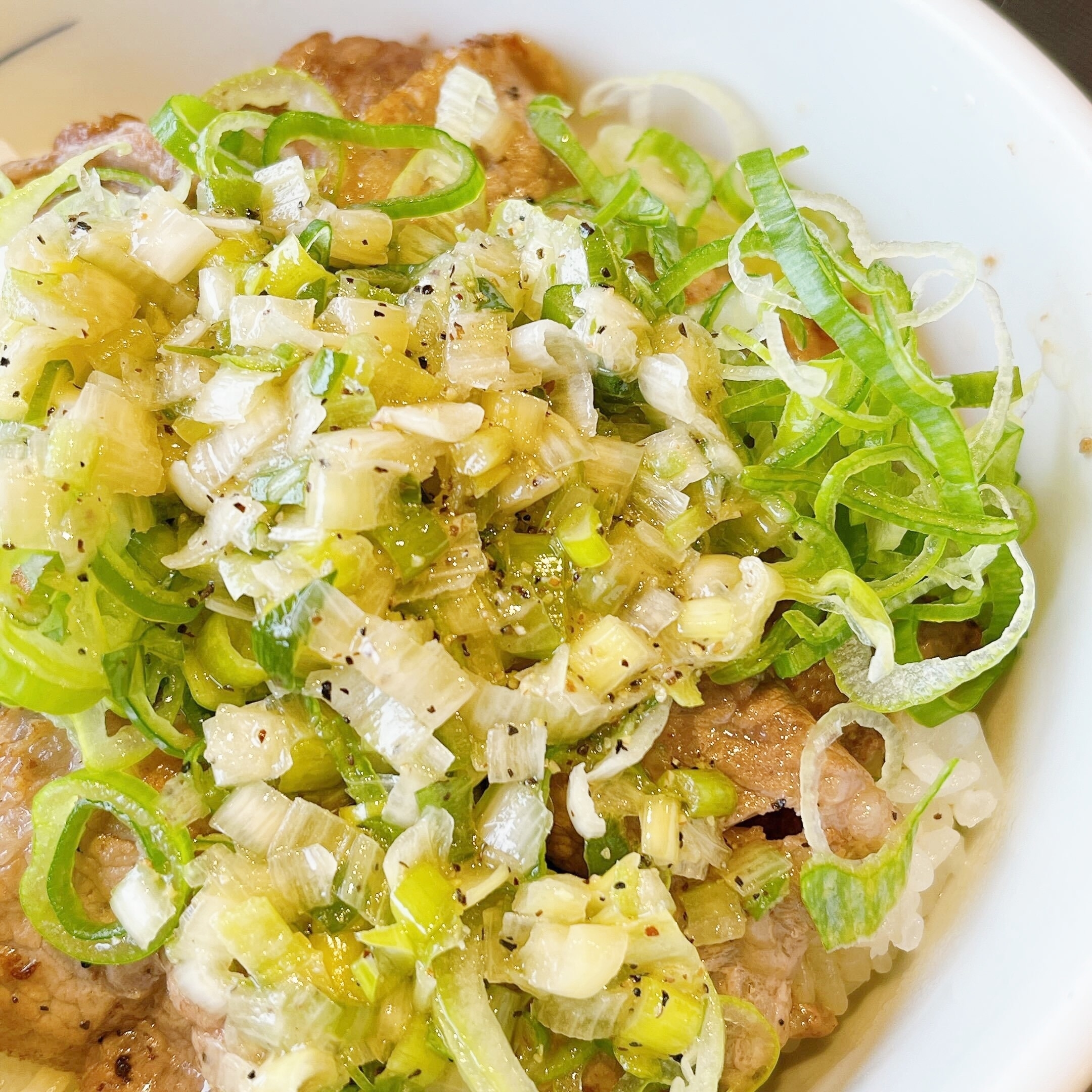 松屋のオススメの期間限定メニュー「ネギ塩牛焼肉丼」