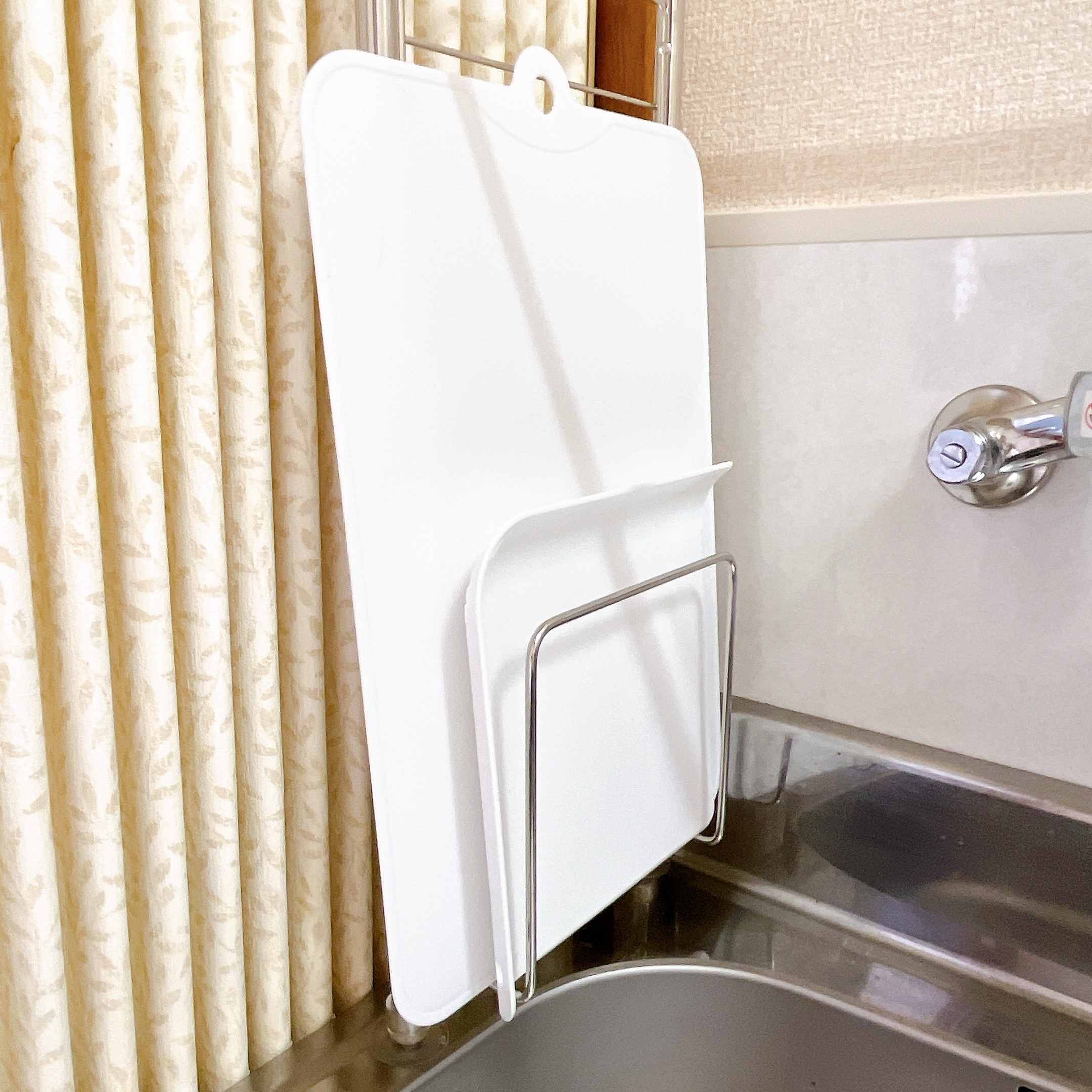 ニトリのオススメのグッズ「【SUSシリーズ】まな板スタンド」