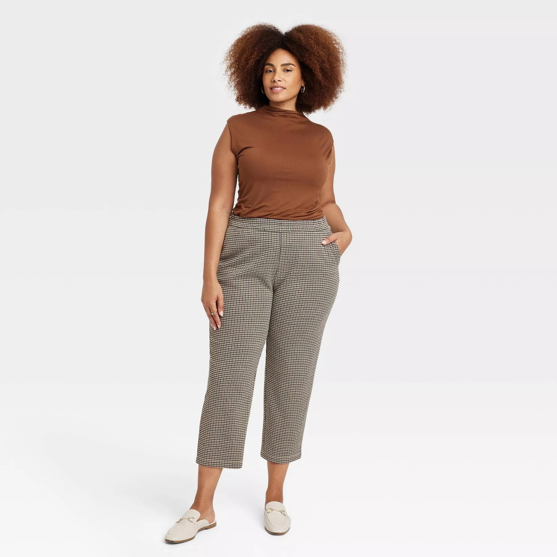A model wearing the tapered pants with elasticated waist