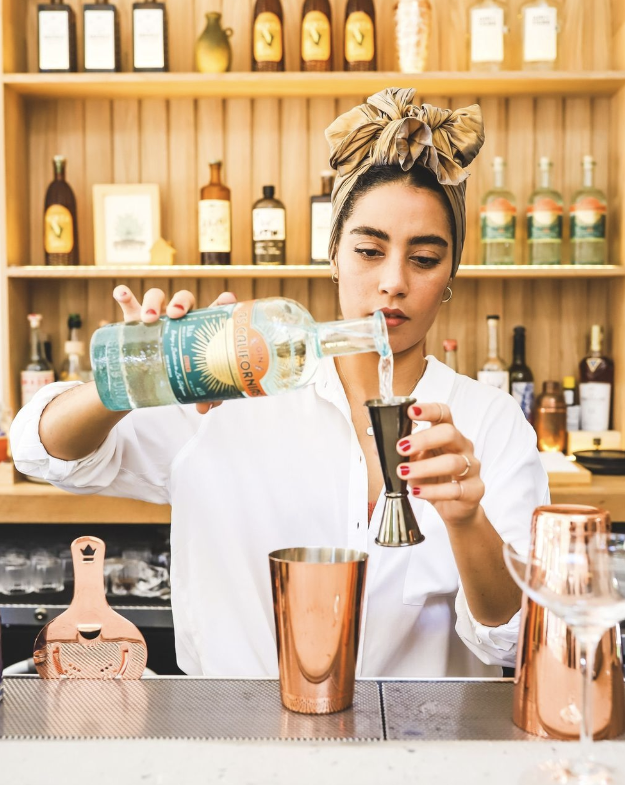 Model pouring Las Californias Gin in cocktail jigger.