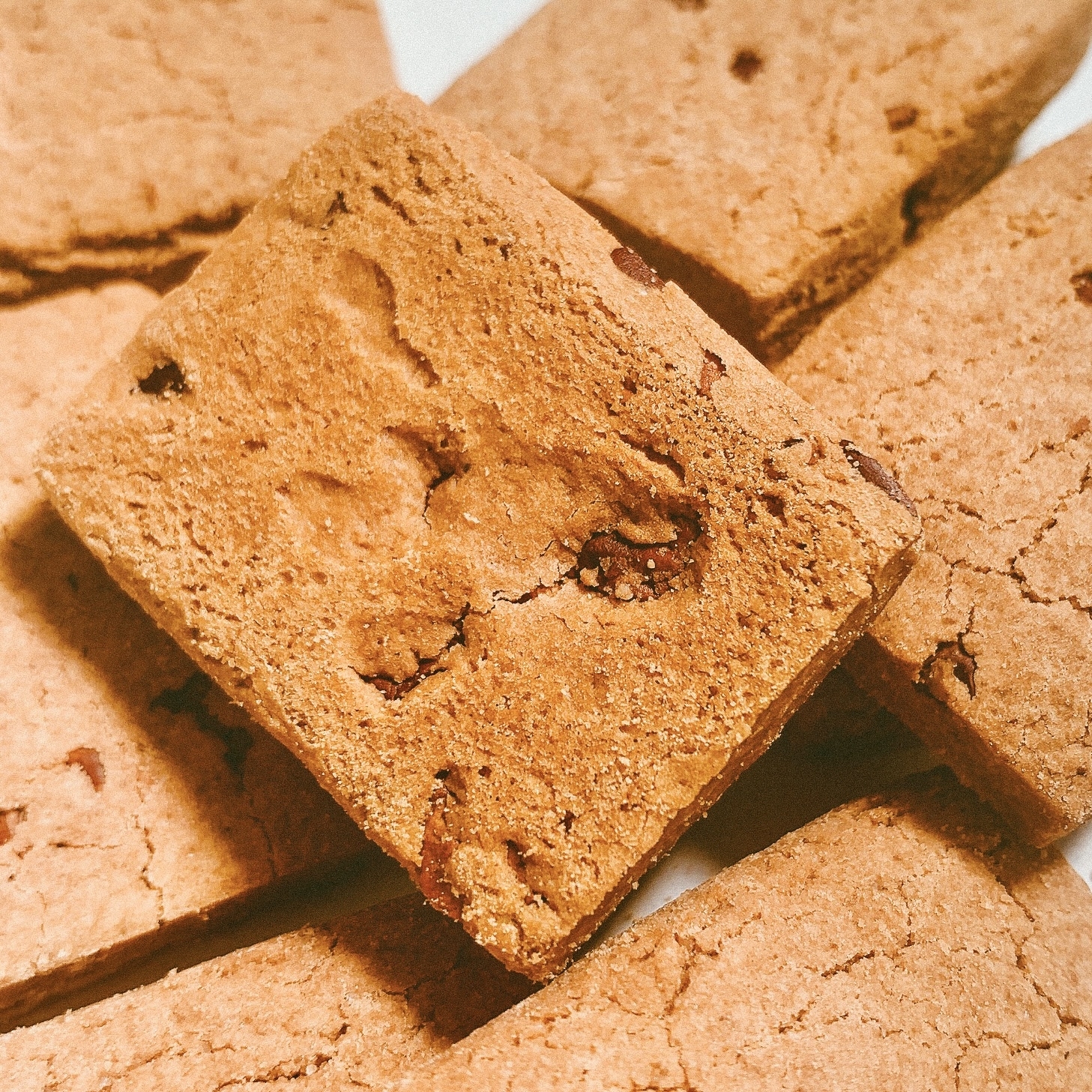 無印良品のおすすめのお菓子「植物素材を生かしたお菓子 ココアとカカオニブのサブレ」