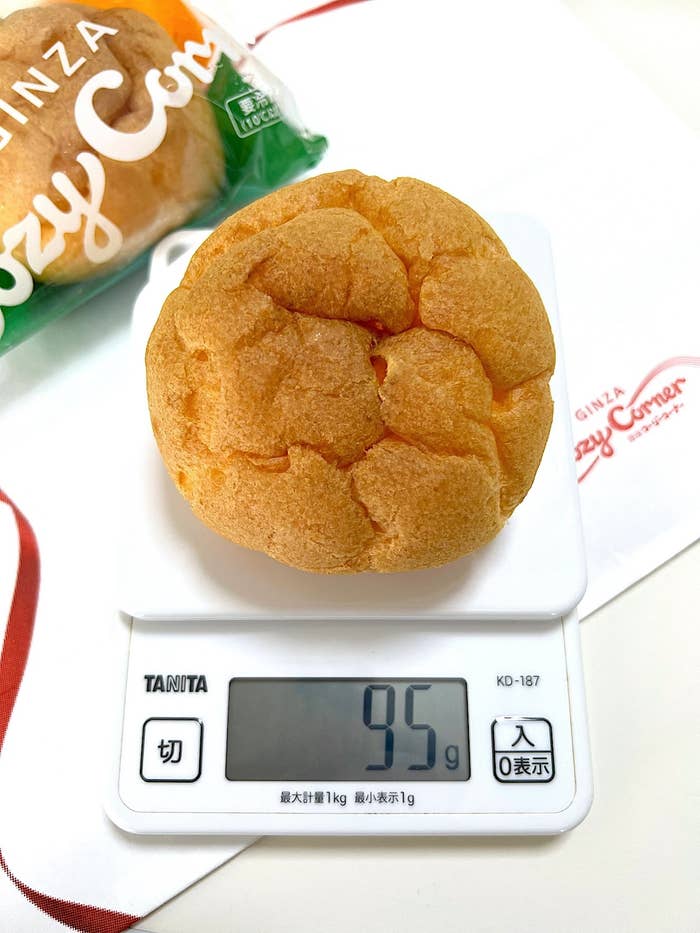 コージーコーナーのオススメのスイーツ「ジャンボシュークリーム（北海道かぼちゃ）」