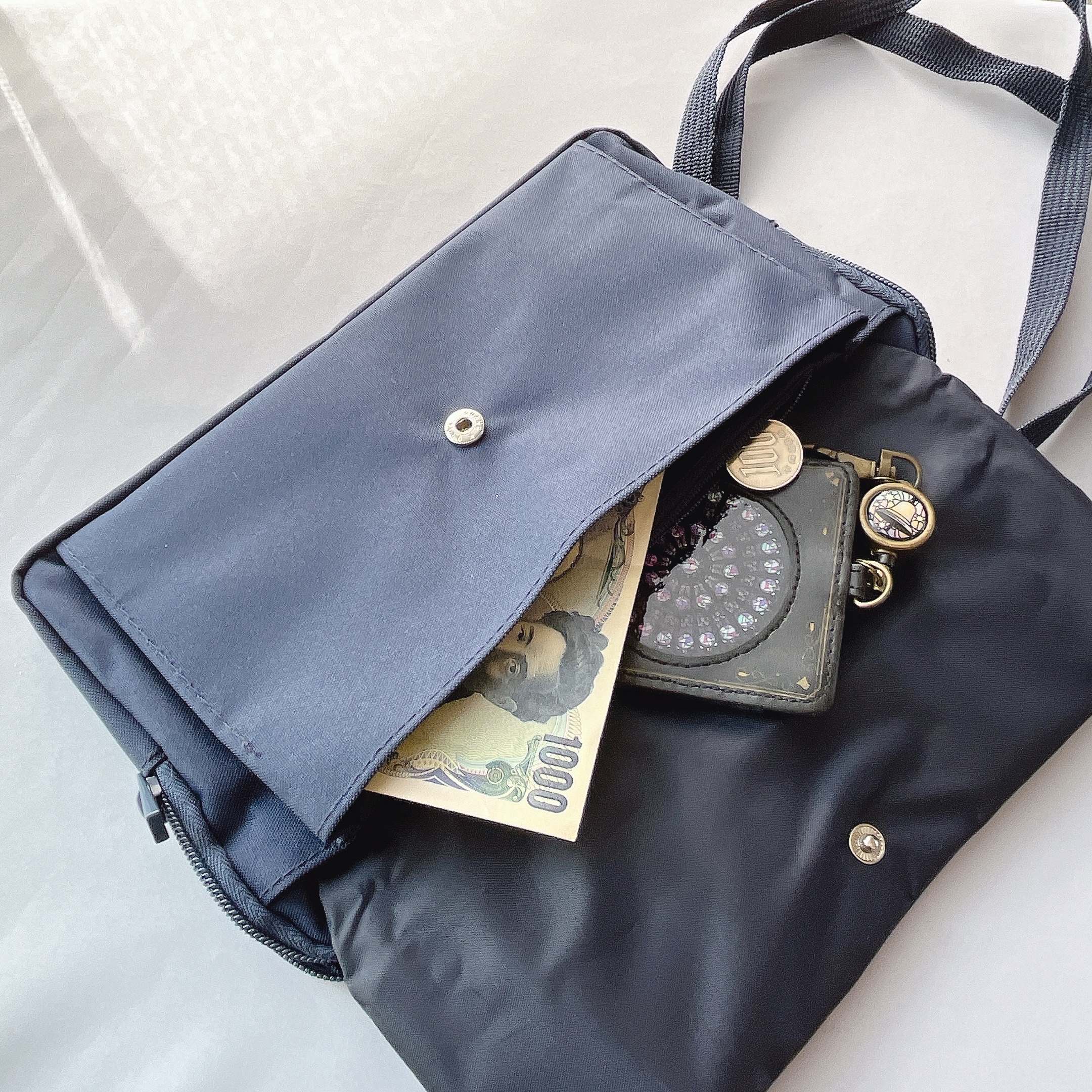 MonoMax11月号増刊号の付録「紀ノ国屋お財布ショルダーバッグ」