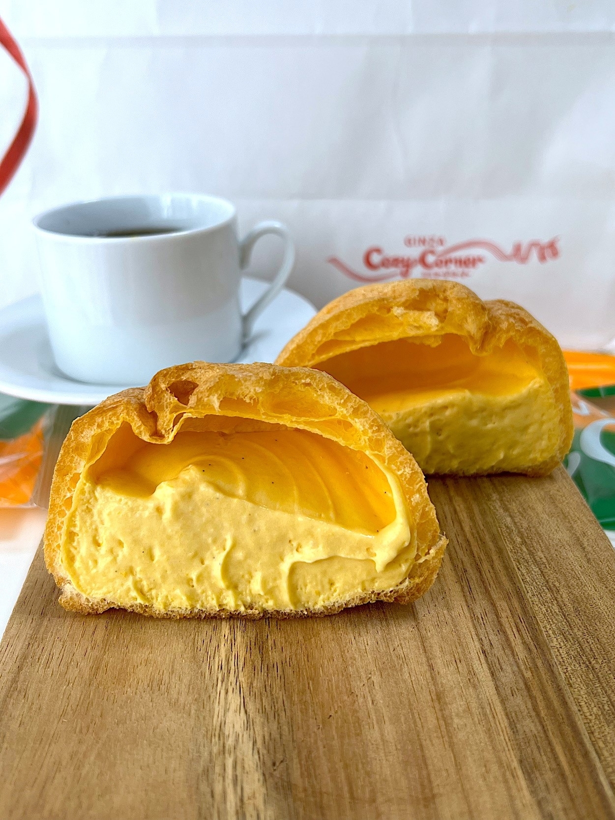 コージーコーナーのオススメのスイーツ「ジャンボシュークリーム（北海道かぼちゃ）」