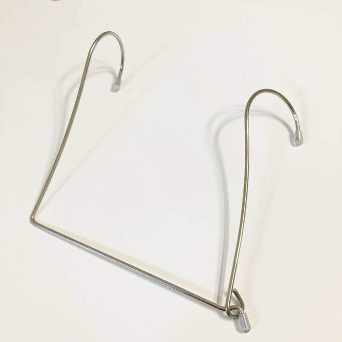 DAISO(ダイソー)のおすすめ便利グッズ「ステンレストイレットペーパーホルダー」