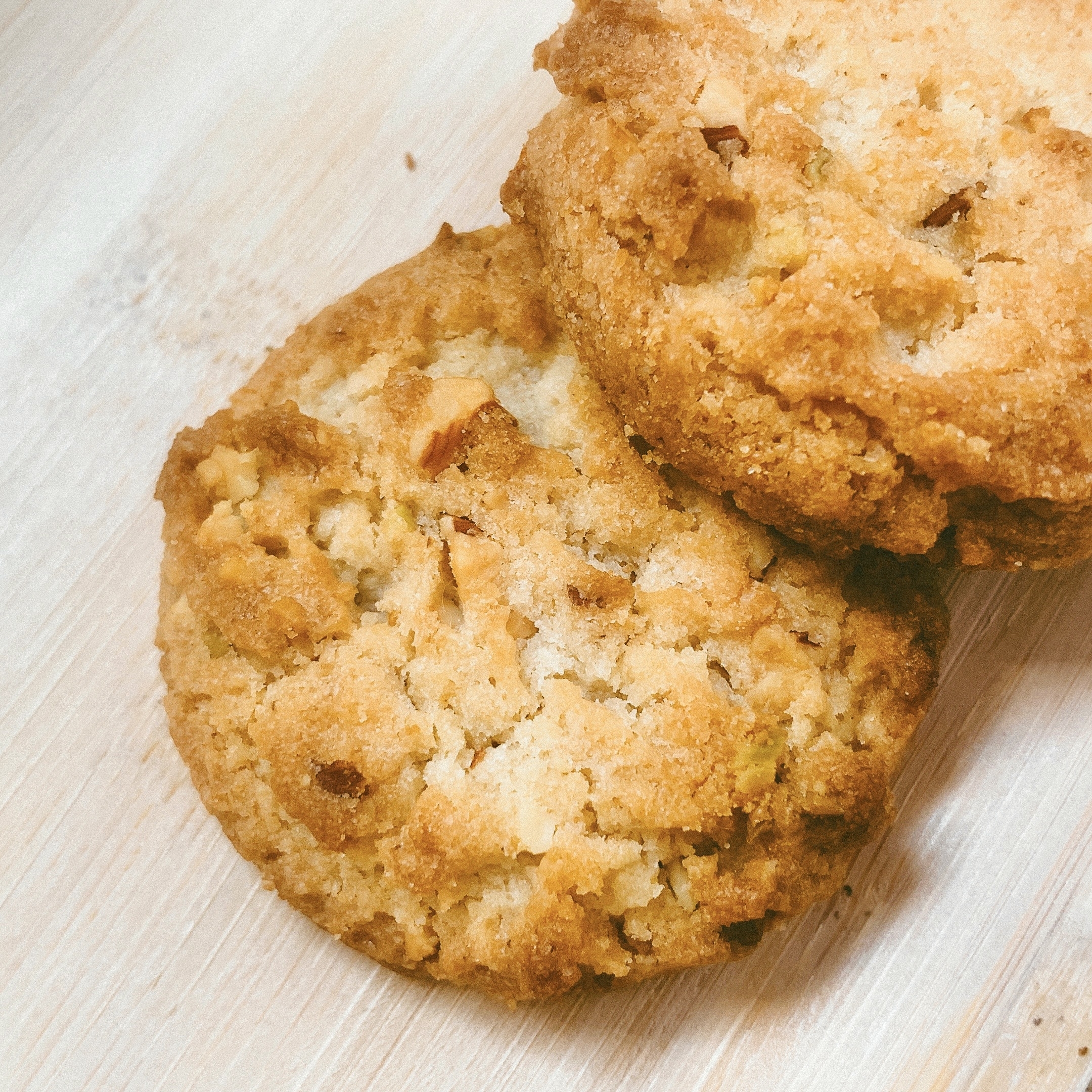 無印良品のおすすめのお菓子「植物素材を生かしたお菓子 4種のナッツのシリアルクッキー」