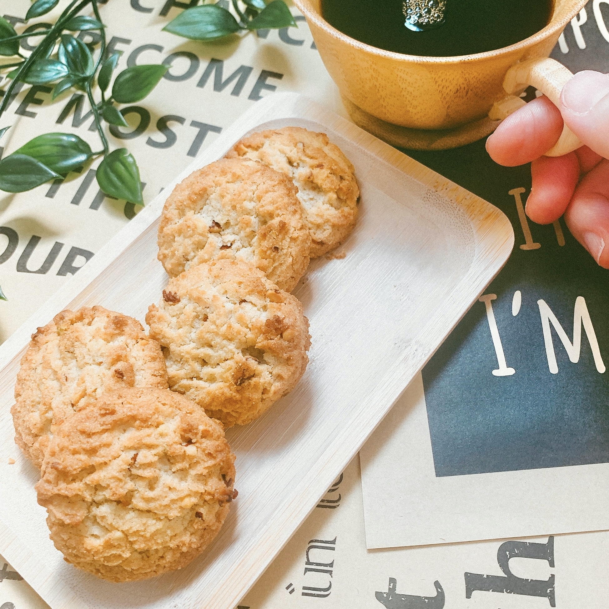 無印良品のおすすめのお菓子「植物素材を生かしたお菓子 4種のナッツのシリアルクッキー」