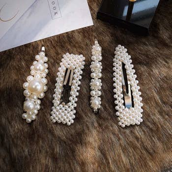 The four pearl clips in different shapes 