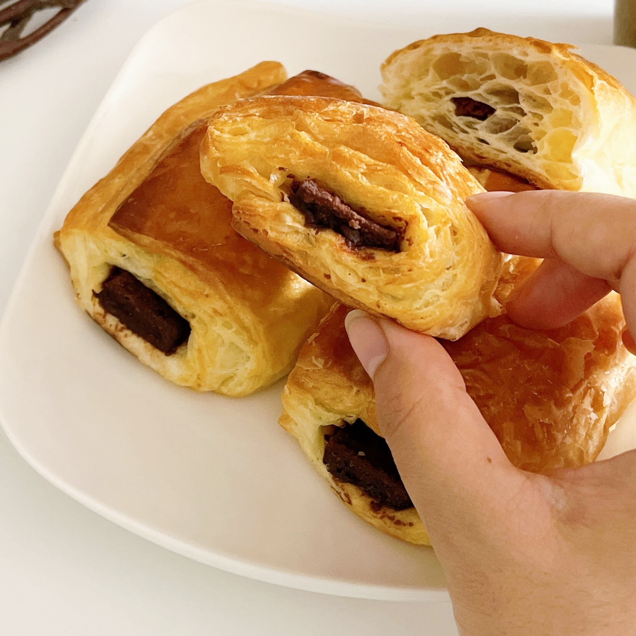 FamilyMart(ファミリーマート)のオススメのパン「パン・オ・ショコラ3個入」