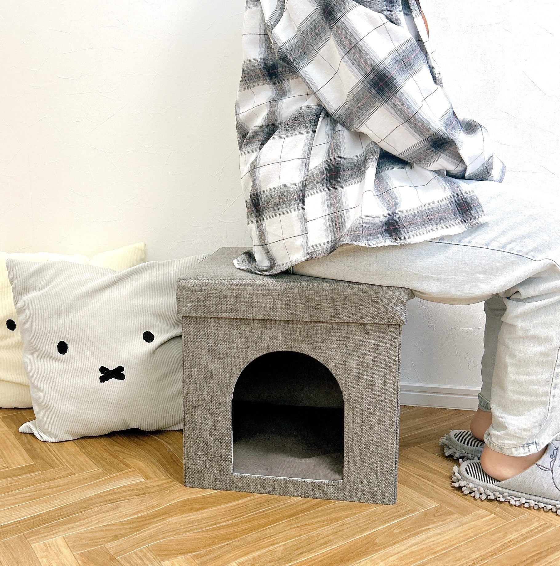ニトリのおすすめペット用品「座れる室内用ペットハウス(GY)」