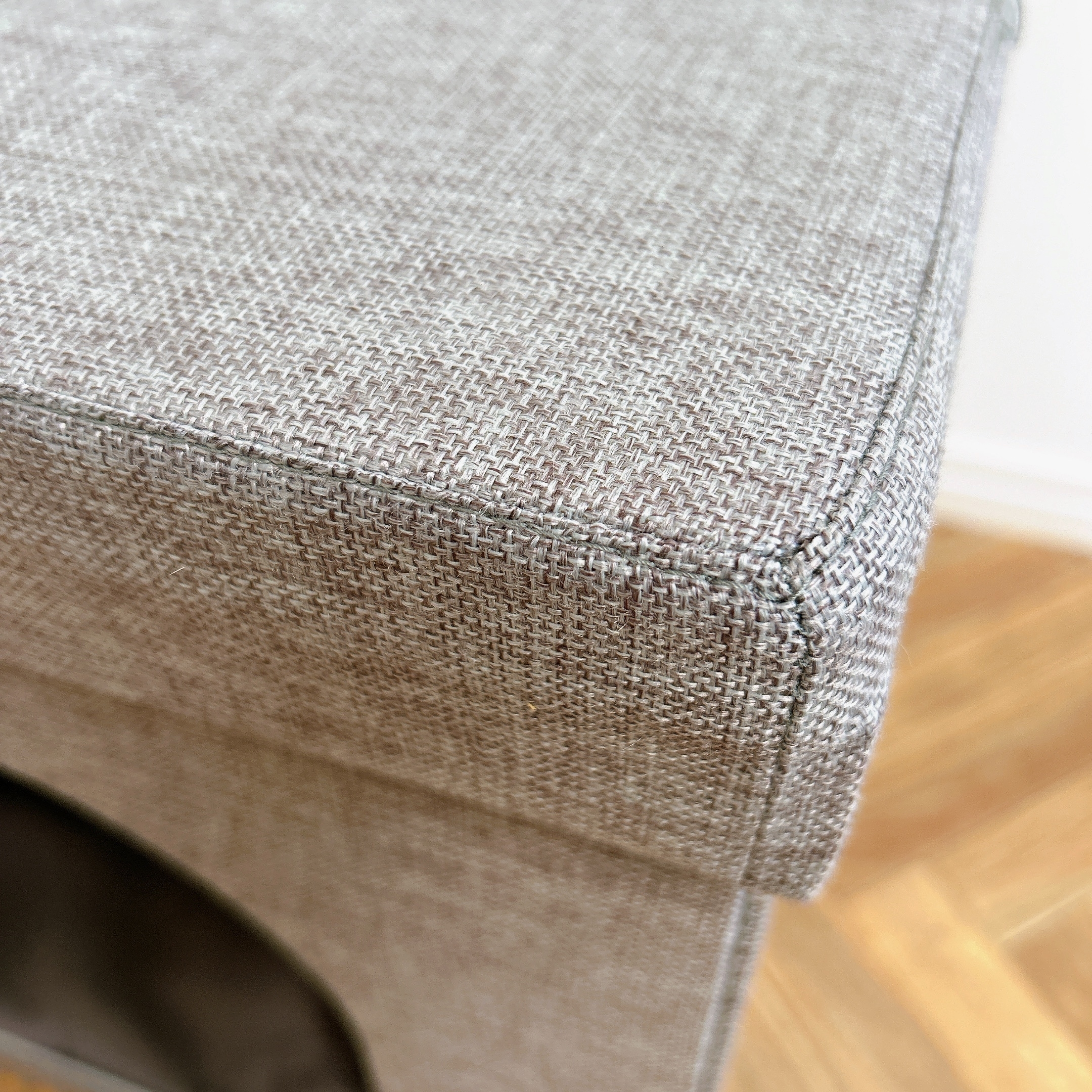 ニトリのおすすめペット用品「座れる室内用ペットハウス(GY)」